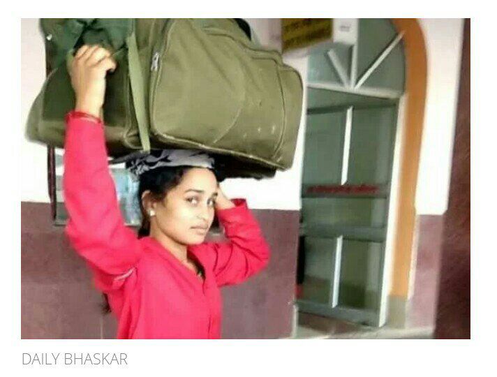 Meet Sandhya Marawi India S 1st Woman Coolie Who Travel Sheroes Sheroes