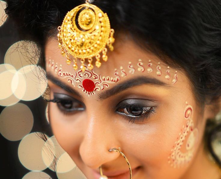 Bengali bride with Chandan and bindi