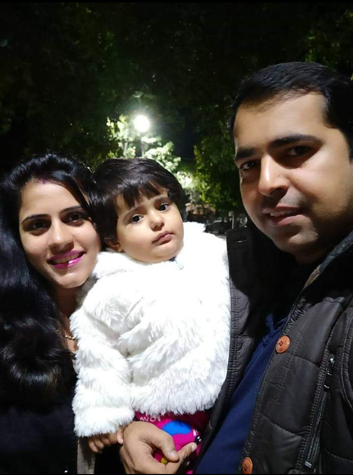 pinky bajaj with husband and daughter