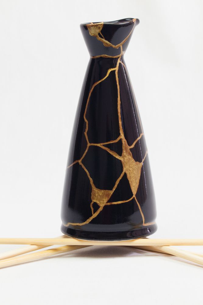 broken vase japanese art for fixing
