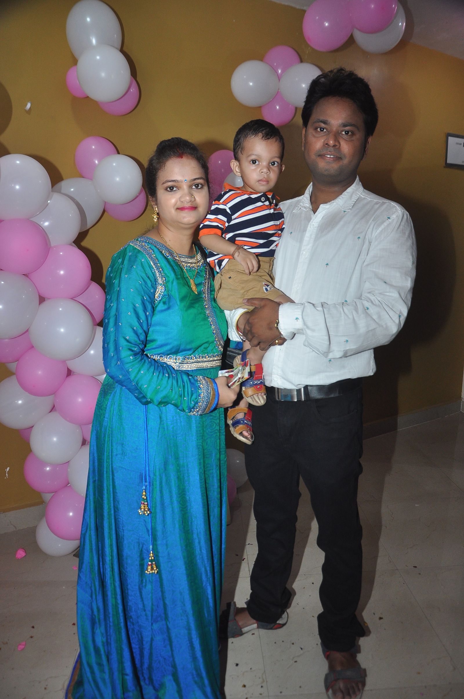 rekha with husband and child